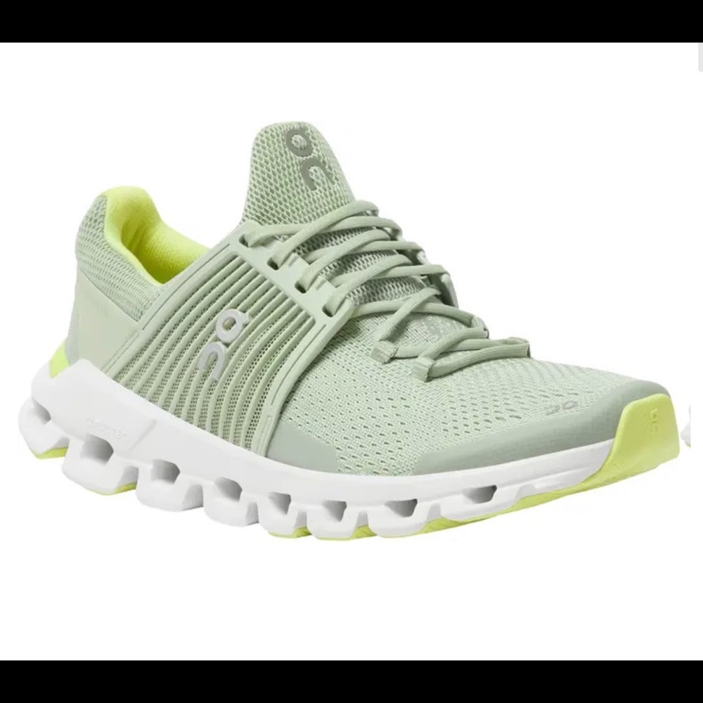 On cloud cloudswift running shoe in leaf